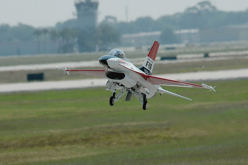Illustration for article titled Top Gun 2008: Biggest RC Airplane Competition in the World